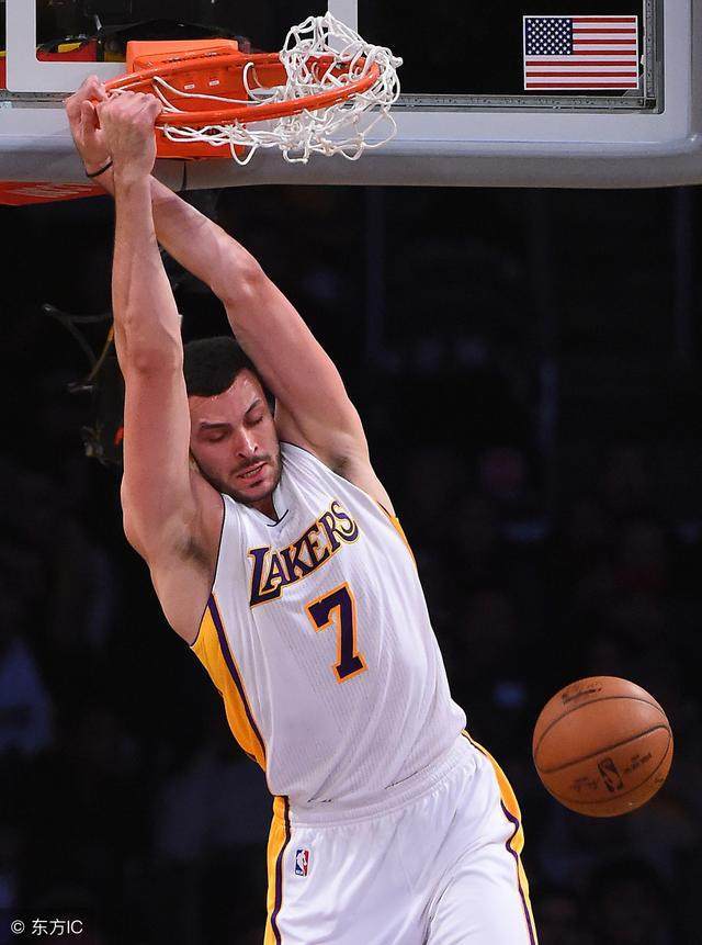 完美竞技平台官方网站-赛地聚焦：荷甲转会期热度飙升，勒沃库森手感冰凉，底气十足，身体对抗强度拉满