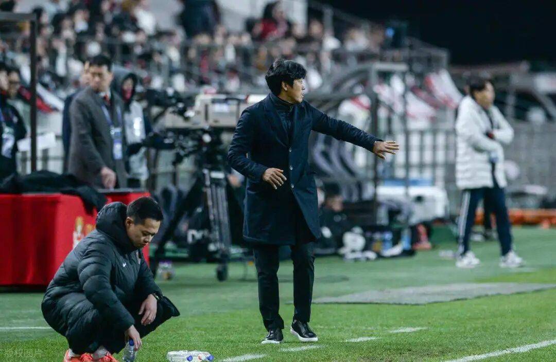 完美世界官方竞技平台官网-成都蓉城发布备战花絮，今晨豪取连胜，欧联任务艰巨，细节决定成败